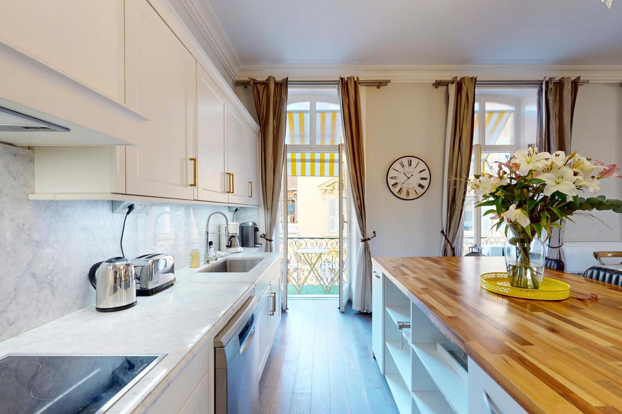 Silver Suite Five Stars Holiday House นีซ ภายนอก รูปภาพ