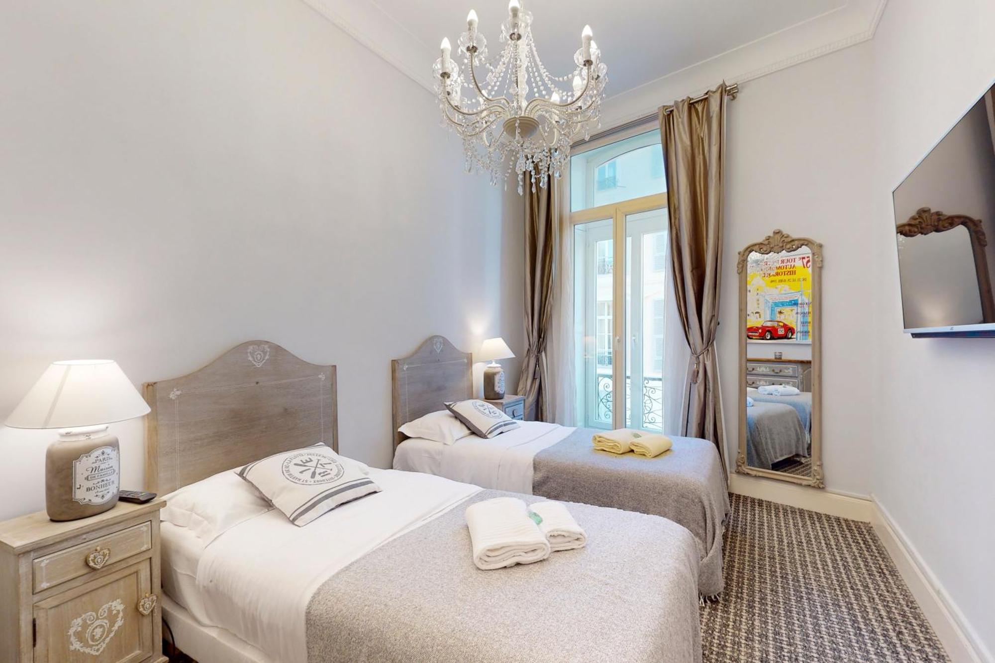 Silver Suite Five Stars Holiday House นีซ ภายนอก รูปภาพ